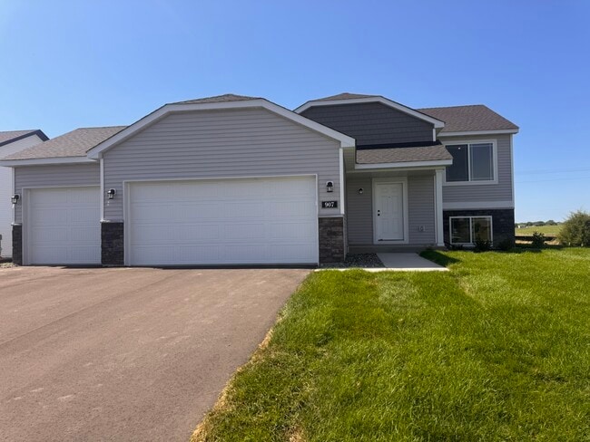 Building Photo - 907 Misty Meadow Blvd
