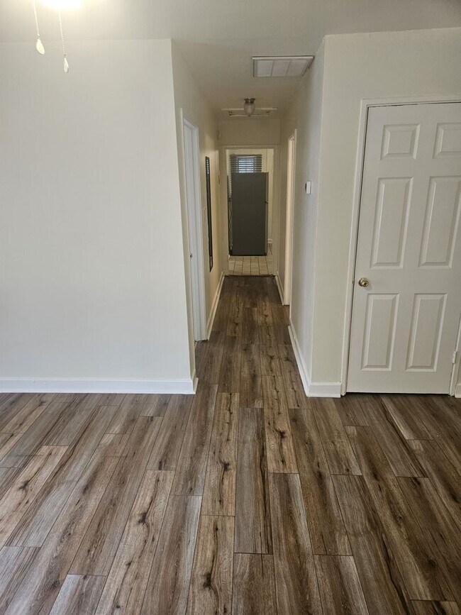 Foto del edificio - AFFORDABLE, SAFE & CLEAN Cozy 2 Bedroom Av...