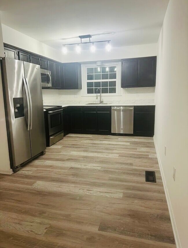 Building Photo - 12907 Alderleaf Dr