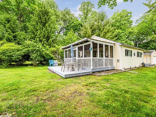 Building Photo - 2-bedroom, 1.0 bathroom Home within walkin...