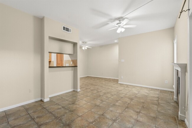 Building Photo - 2025 Augusta Dr
