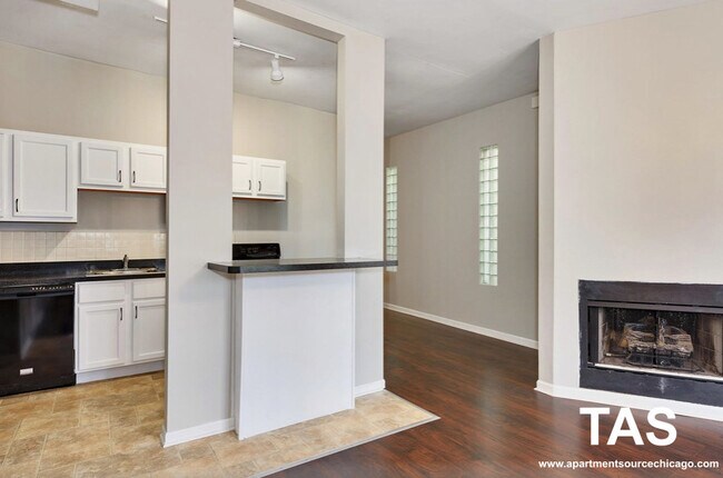 Foto del edificio - 2449 N Marshfield Ave