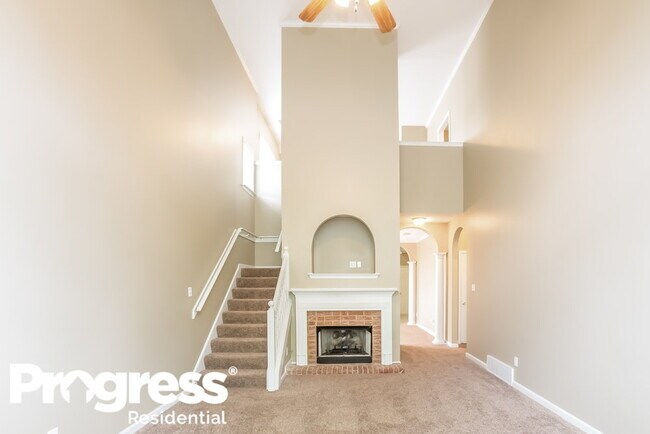 Building Photo - 8639 Valmont Cir
