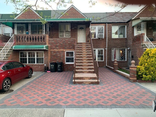 Building Photo - 674 Remsen Ave