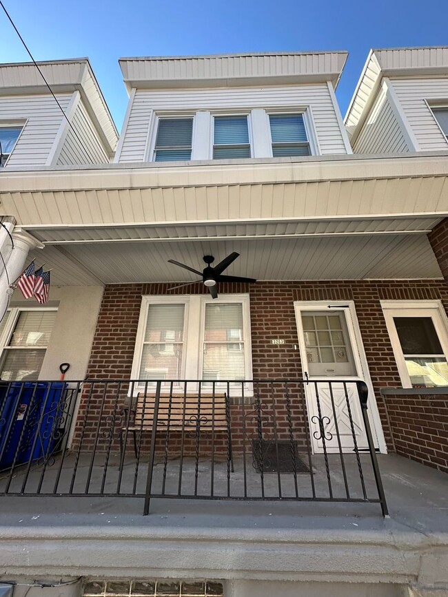 Foto del edificio - Charming 2-Bedroom Home in Port Richmond A...