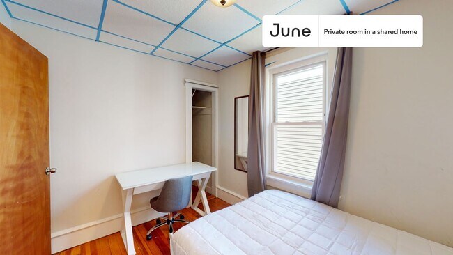 Foto del edificio - Private bedroom in 3 bed/1 bath Home