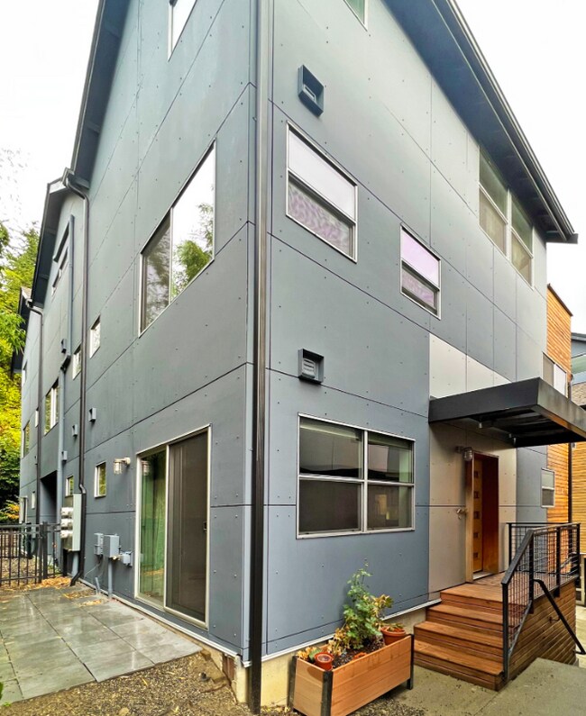 Building Photo - 564 Galer St