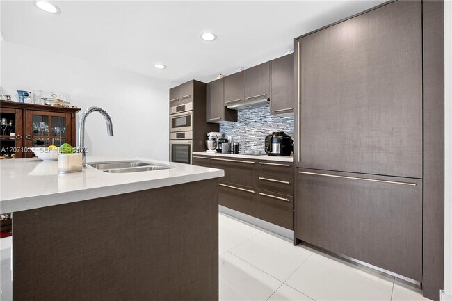 Foto del edificio - 7875 NW 107th Ave
