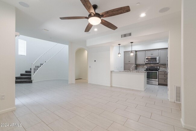 Building Photo - 3935 E Rough Rider Rd