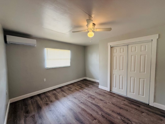 Foto del edificio - 1100-1190 Neptune Dr