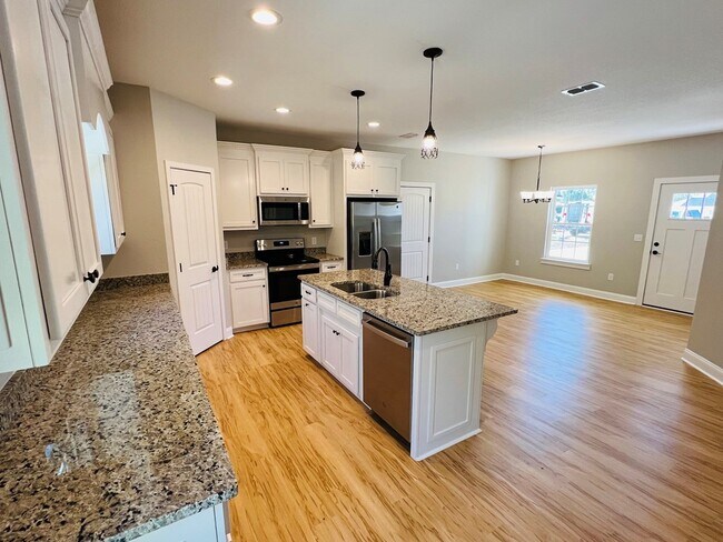 Building Photo - 418 Palm Island Dr