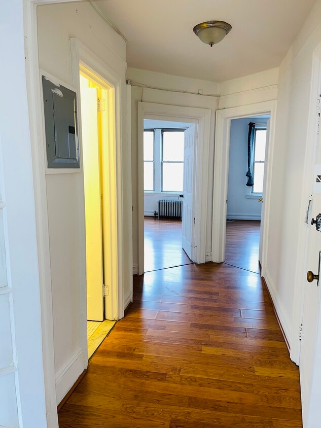 Foto principal - 1366 Clay Ave