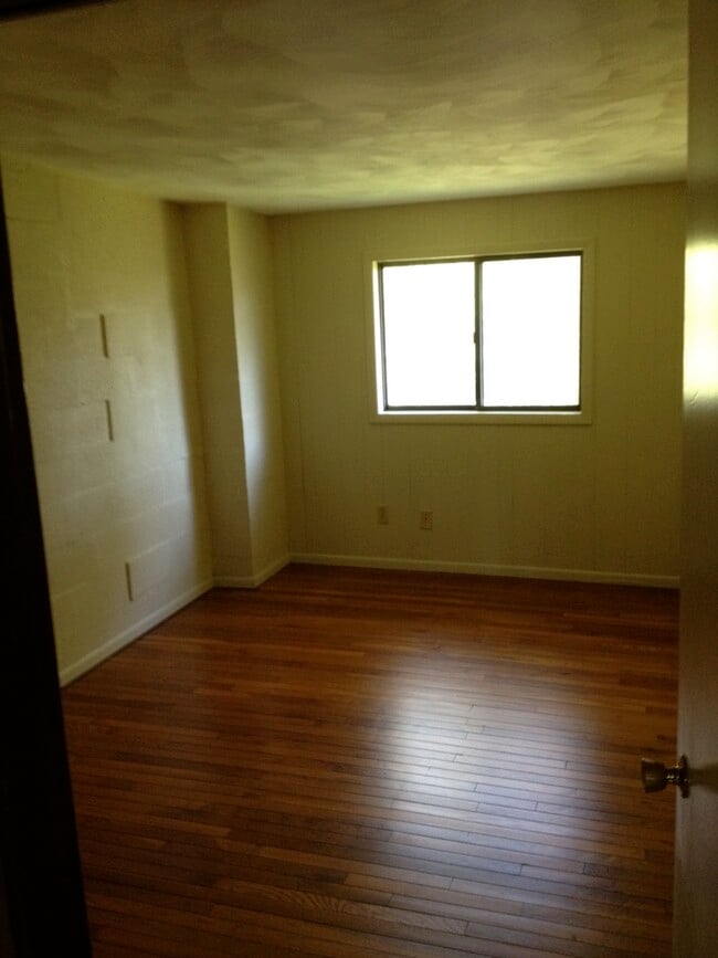 Building Photo - 23 Denlar Dr