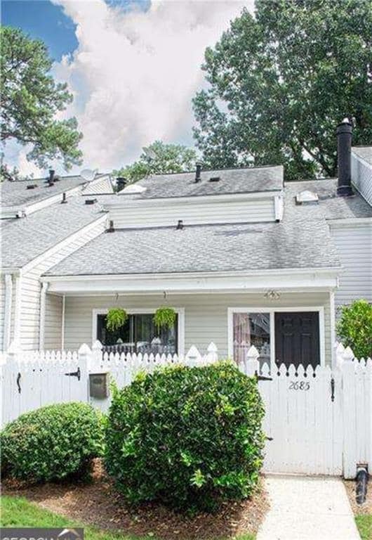 Building Photo - 2685 Meadowlawn Dr