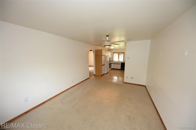 Building Photo - 280 Hutton St