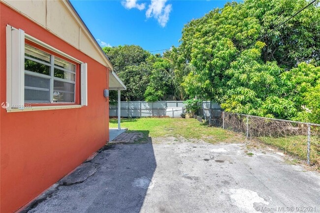 Building Photo - 3430 W 12th Ave