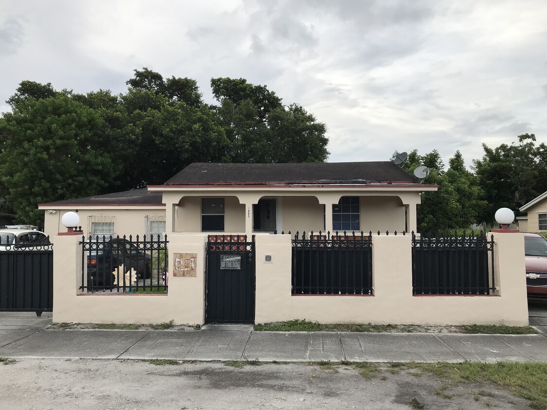 Foto principal - 1065 NW 140th St