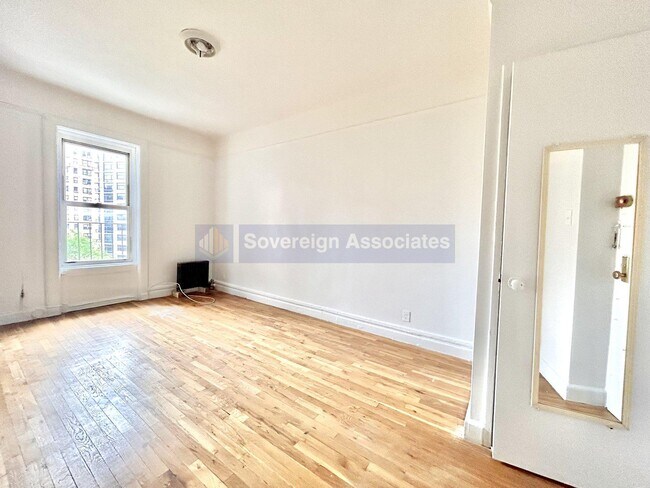 Foto del edificio - 936 W End Ave