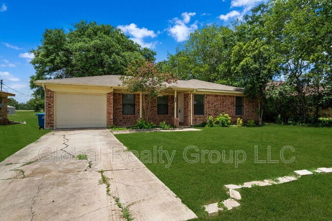 Building Photo - 203 Pecan St
