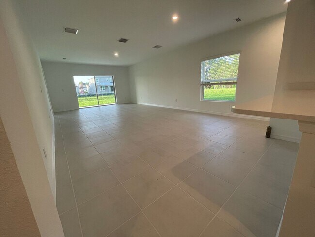 Foto del edificio - Newly developed Lakefront 3B/2B home in Ea...