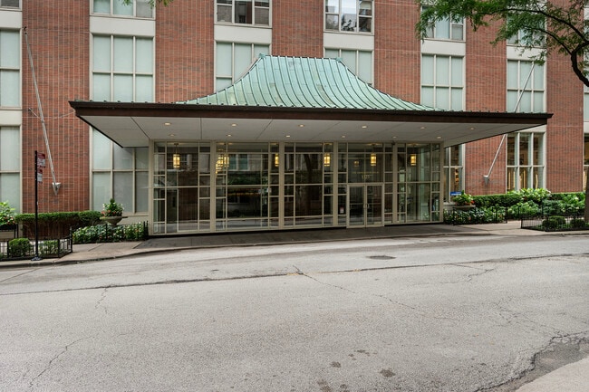 Building Photo - 1325 N State Pkwy