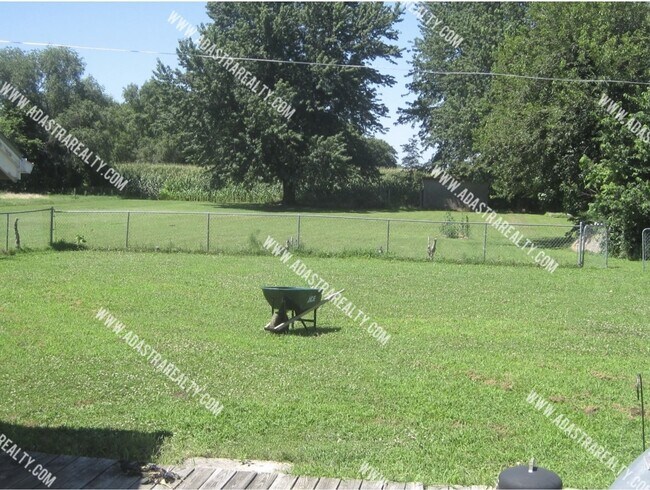 Foto del edificio - Adorable 2 Bedroom House in Lawrence-Available in JULY!!