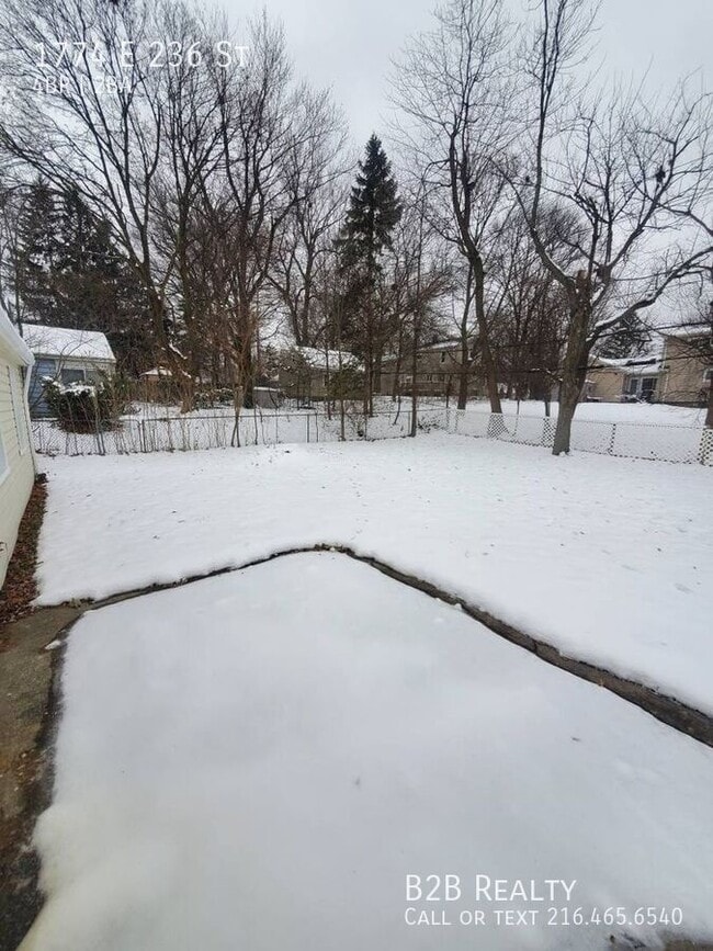 Foto del edificio - 1774 E 236th St