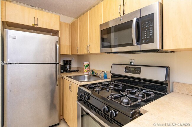 Building Photo - 710  Washington Ave 419 Miami Beach Fl 33139