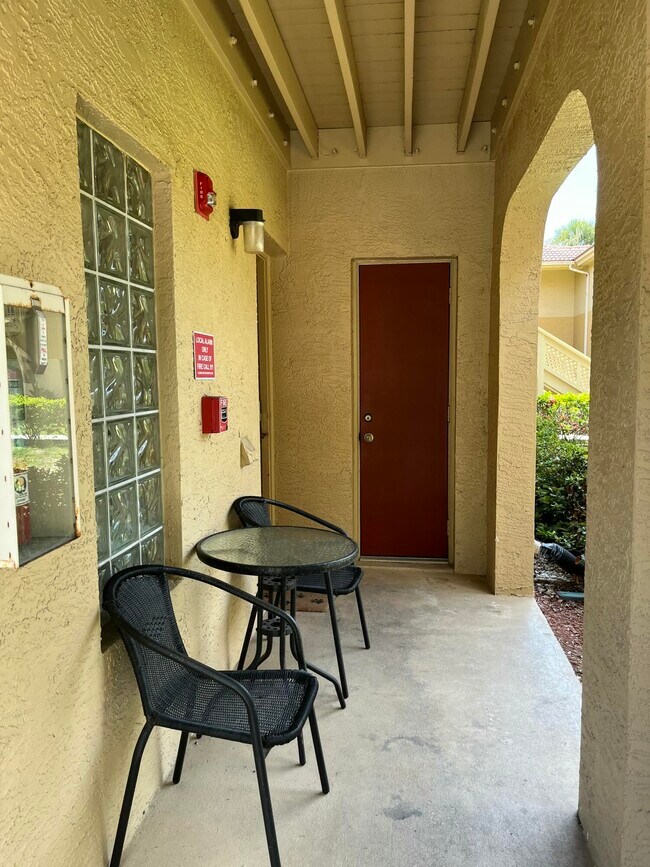 Building Photo - 4751 Via Palm Lakes