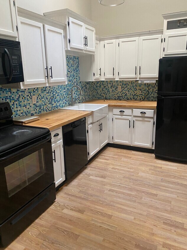 Foto principal - 181 Littleton Rd