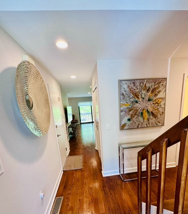 Building Photo - 9 Woodbury Ln