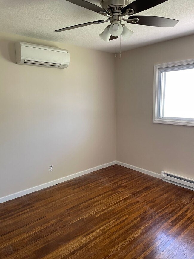 Foto del edificio - 2 Bedroom, 1 Bathroom Duplex in Camanche, IA