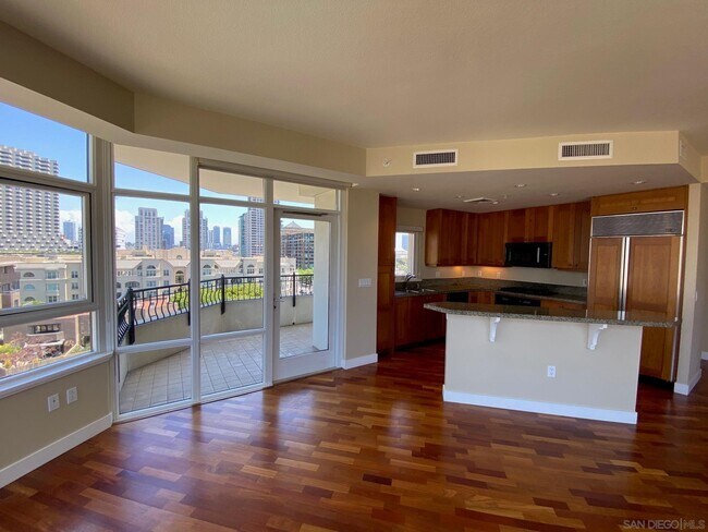 Foto del edificio - 700 W Harbor Dr