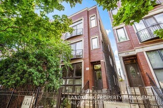 Building Photo - 1024 N Hermitage Ave
