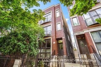 Building Photo - 1024 N Hermitage Ave