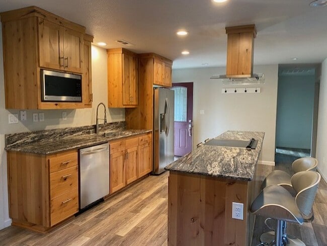 Building Photo - Nice Home in East Redding!