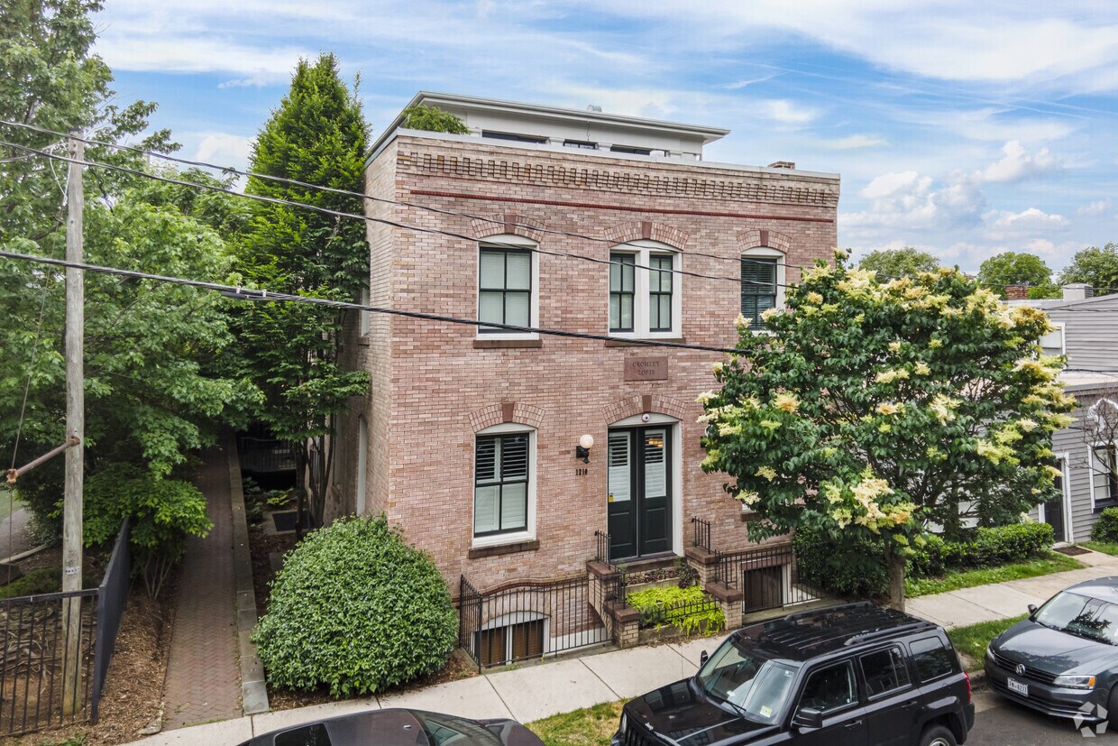 Cromley Lofts Apartments in Alexandria, VA