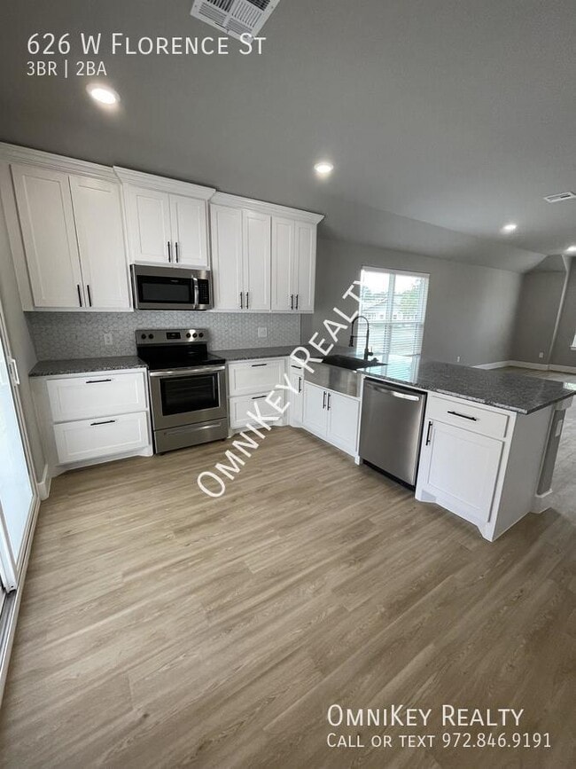 Building Photo - 626 W Florence St