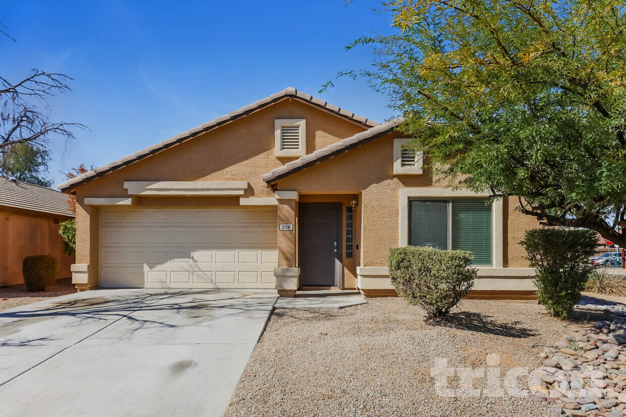 Foto principal - 2116 S 160th Ln