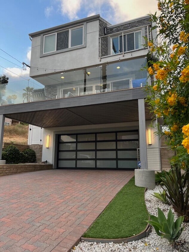 Foto principal - 2380 Geranium St