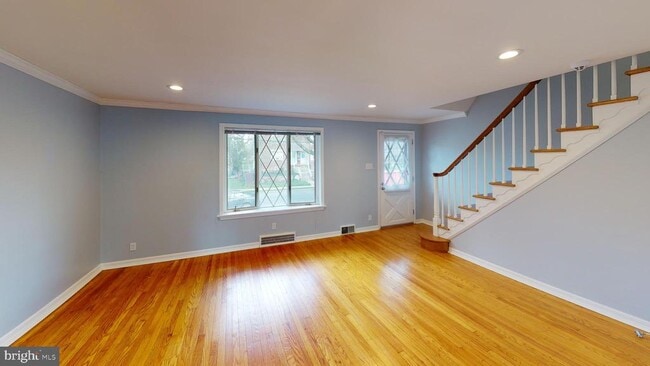 Building Photo - 308 Comly Ave