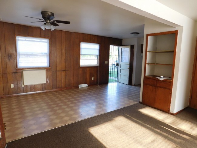 Beautiful LR/DR - 8940 W Mill Rd