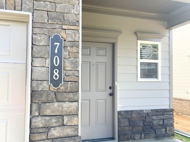 Building Photo - 708 Shetland Trl