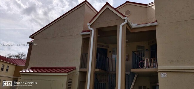 Foto del edificio - 18346 NW 68th Ave