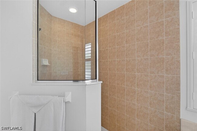 Building Photo - 576 Briarwood Blvd