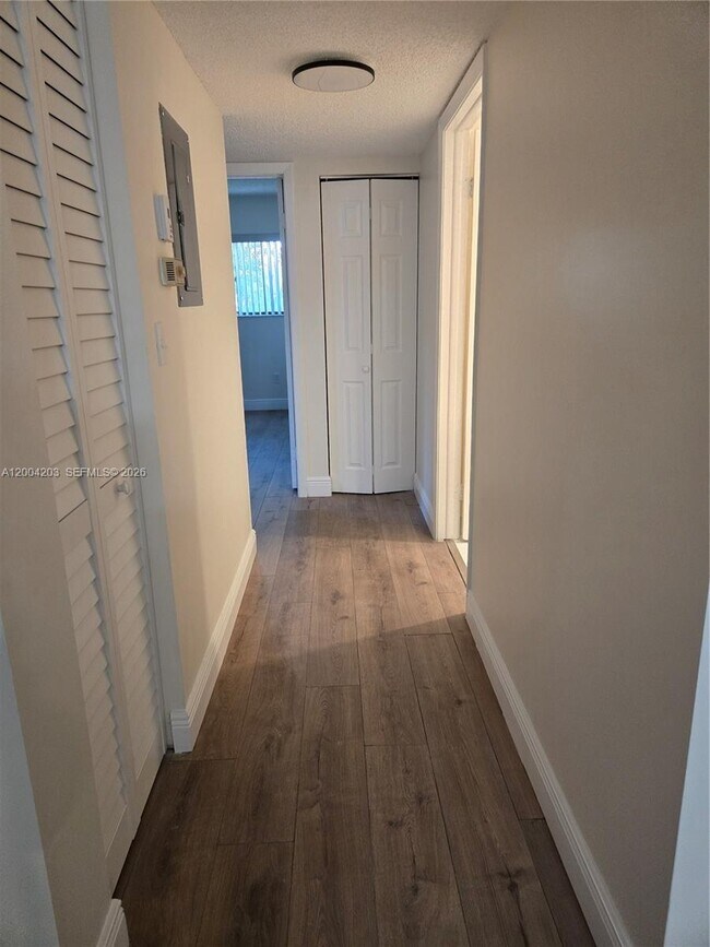 Foto del edificio - 9610 S Belfort Cir