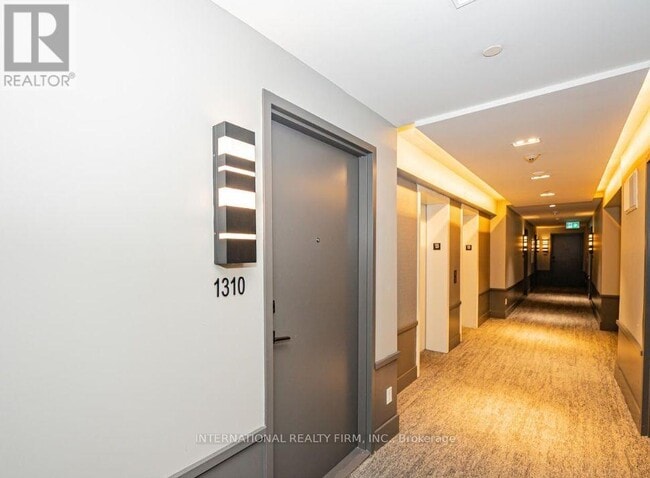 Photo du bâtiment - 2481 Taunton Rd