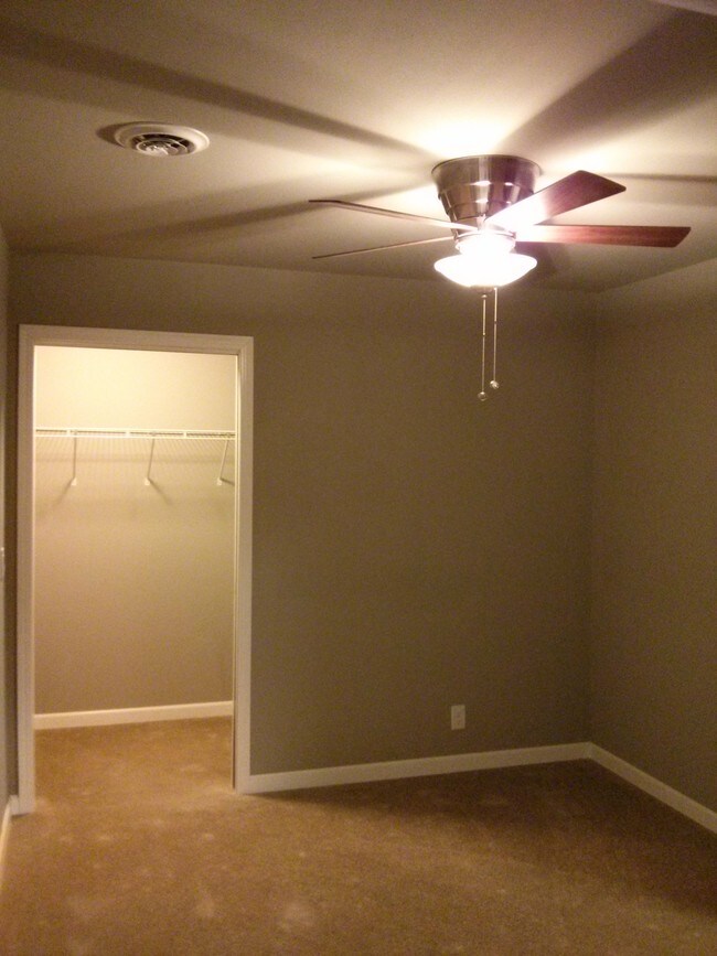 Bedroom with Walkin - 326 N Norbeck St