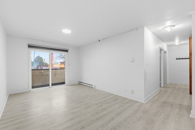 Building Photo - 331 6th St