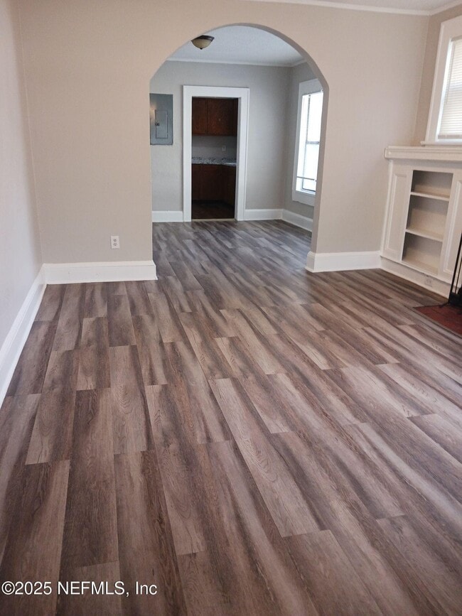 Building Photo - 110 E 15th St